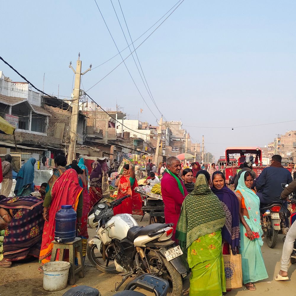 मानसी बाजार में अतिक्रमण हटाओ अभियान बेअसर:राहगीर परेशान; CO ने दिया कार्रवाई का भरोसा