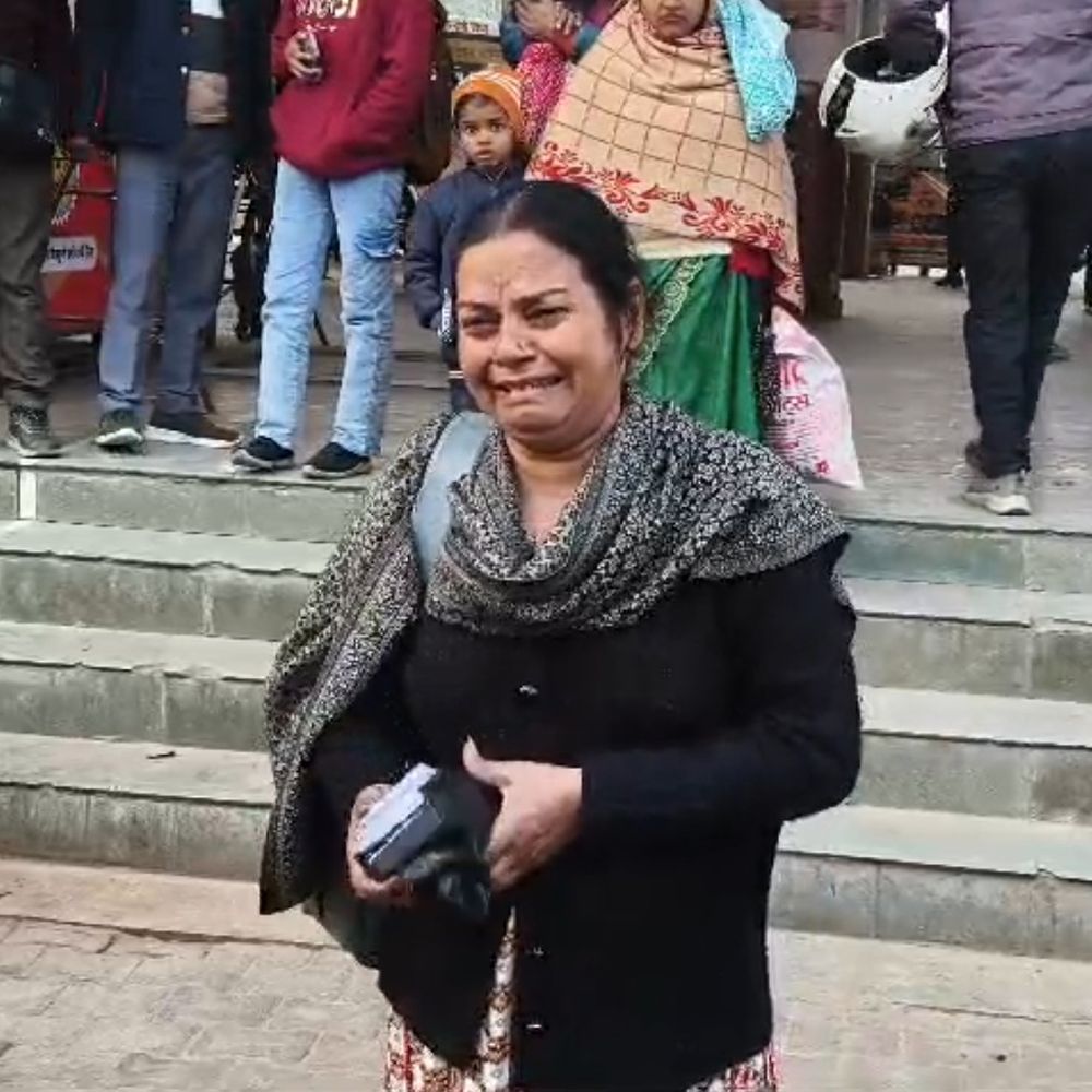 हरदोई में 'माता' कहकर आंगनबाड़ी कार्यकत्री से ठगी:टप्पेबाज सोने के जेवर और नकदी लेकर फरार