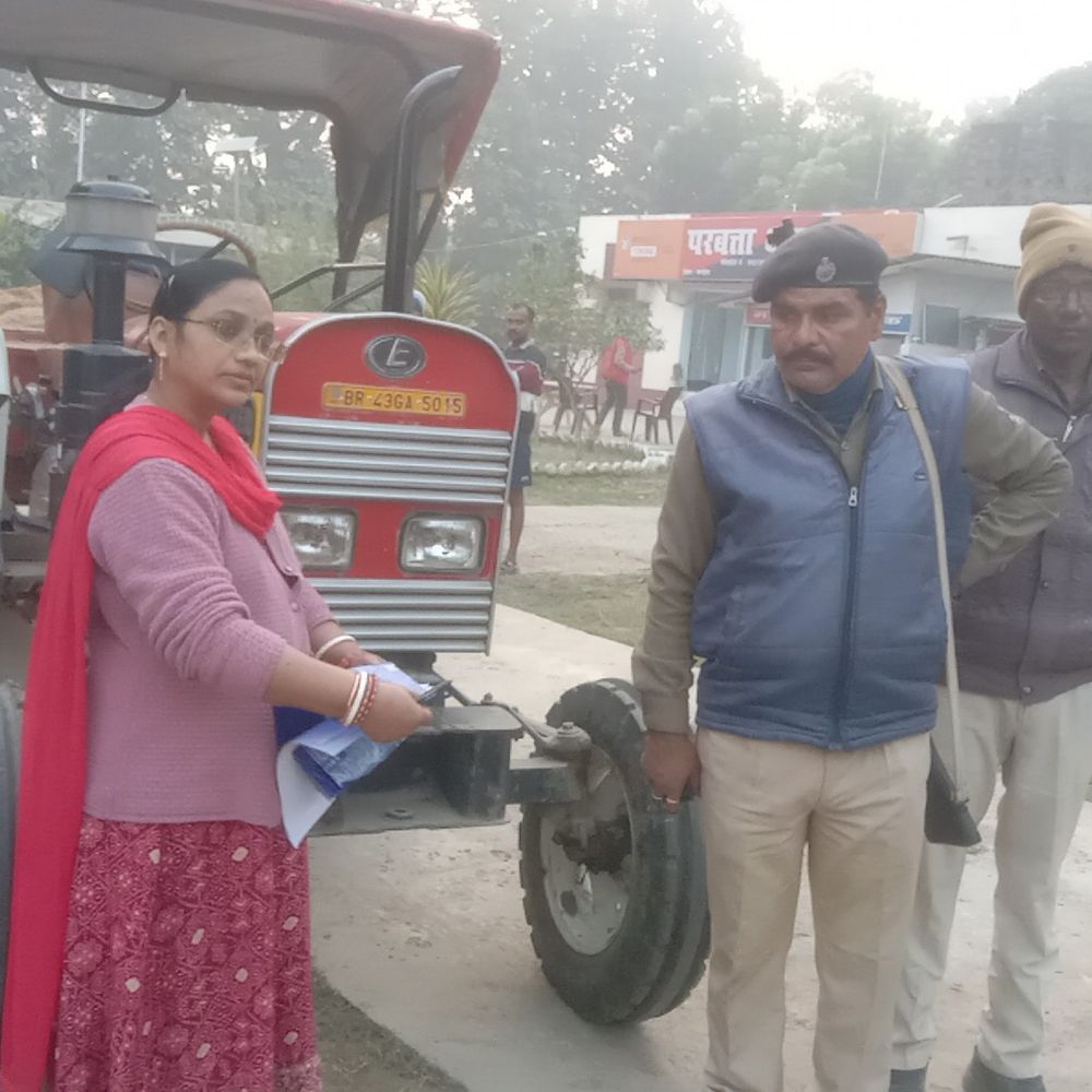 परबत्ता में अवैध खनन पर कार्रवाई, तीन ट्रैक्टर जब्त:सूचना मिलने पर छापेमारी कर कार्रवाई, ट्रैक्टर मालिक की पहचान हुई