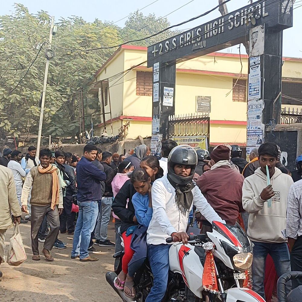 जमुई में 153 शिक्षकों ने देर से बनाया अटेंडेंस:शिक्षा विभाग ने 2 दिन के अंदर मांगा स्पष्टीकरण, आवश्यक कार्रवाई के निर्देश दिए