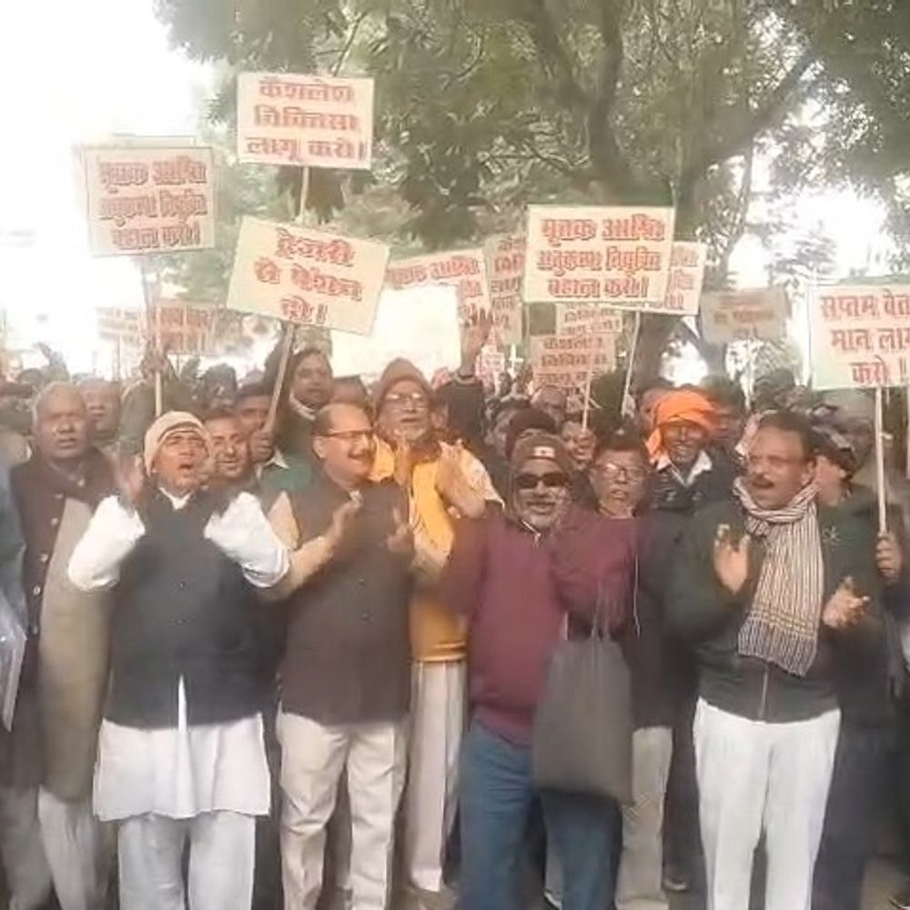 जल निगम कर्मियों का जोरदार प्रदर्शन:पेंशन, वेतन और डीए बकाया सहित कई मांगें उठाईं