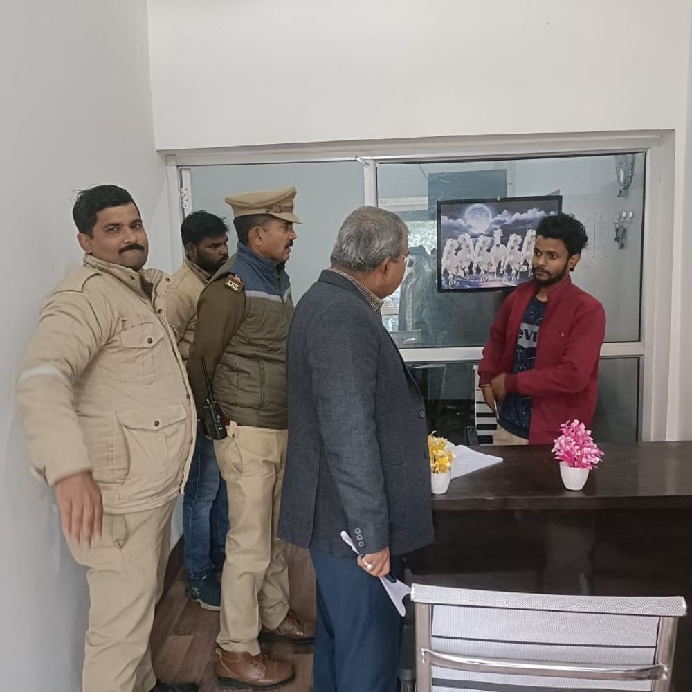 बाराबंकी में प्रशासन की कार्रवाई, तीन होटल सील:अवैध संचालन की शिकायतों के बाद एक्शन