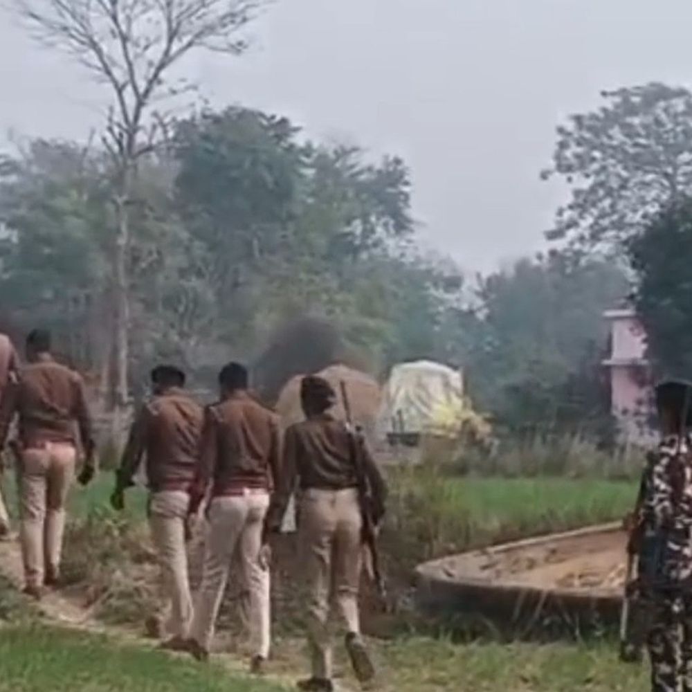 धोस नदी में महिला का सिर कटा मिला शव:24 घंटे बाद भी पहचान नहीं, पुलिस सिर बरामद करने में विफल