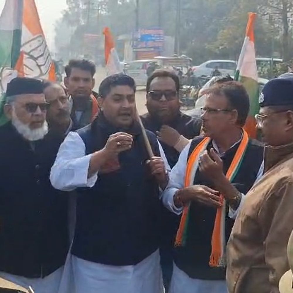 अमरोहा में भाजपा कार्यालय घेरने जा रहे कांग्रेसियों को रोका:पुलिस से हुई नोंकझोंक, ईडी कार्रवाई का कर रहे विरोध