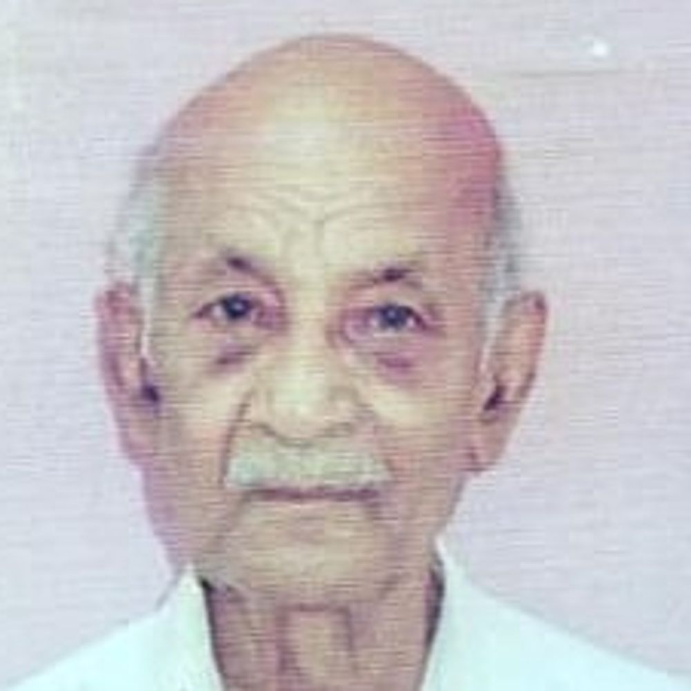 ट्रेन की चपेट में आने से बुजुर्ग की मौत:संतकबीरनगर में रेलवे क्रॉसिंग पार करते समय हुआ हादसा