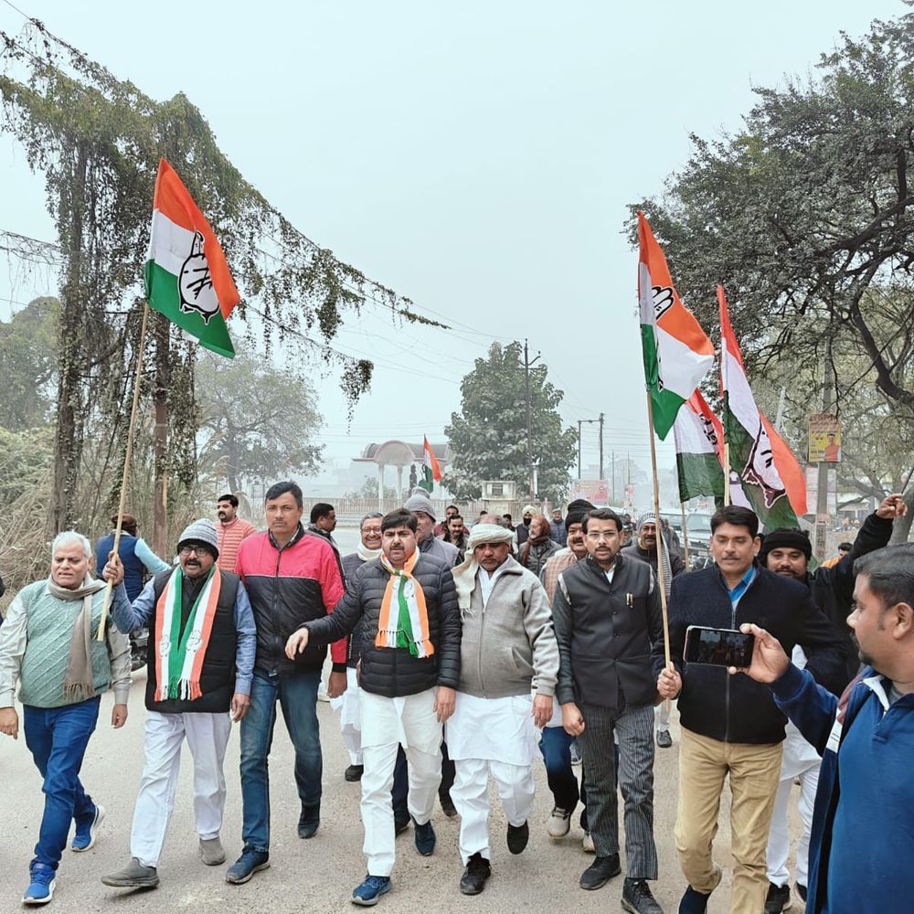 फतेहपुर में कांग्रेसियों ने भाजपा कार्यालय घेरा:पुलिस ने रोका, ईडी पूछताछ और मनरेगा पर किया विरोध