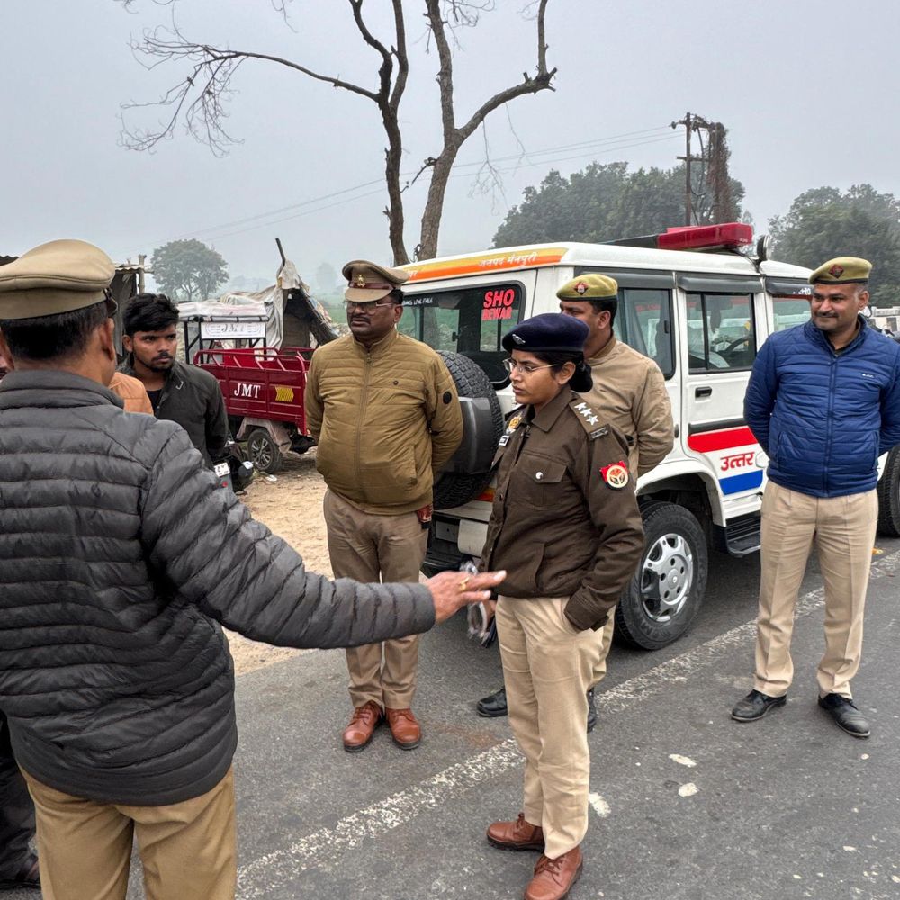 मैनपुरी में सीओ ने एक्सप्रेस-वे का निरीक्षण किया:लखनऊ एक्सप्रेस-वे पर हादसों के बाद यातायात व्यवस्था जांची