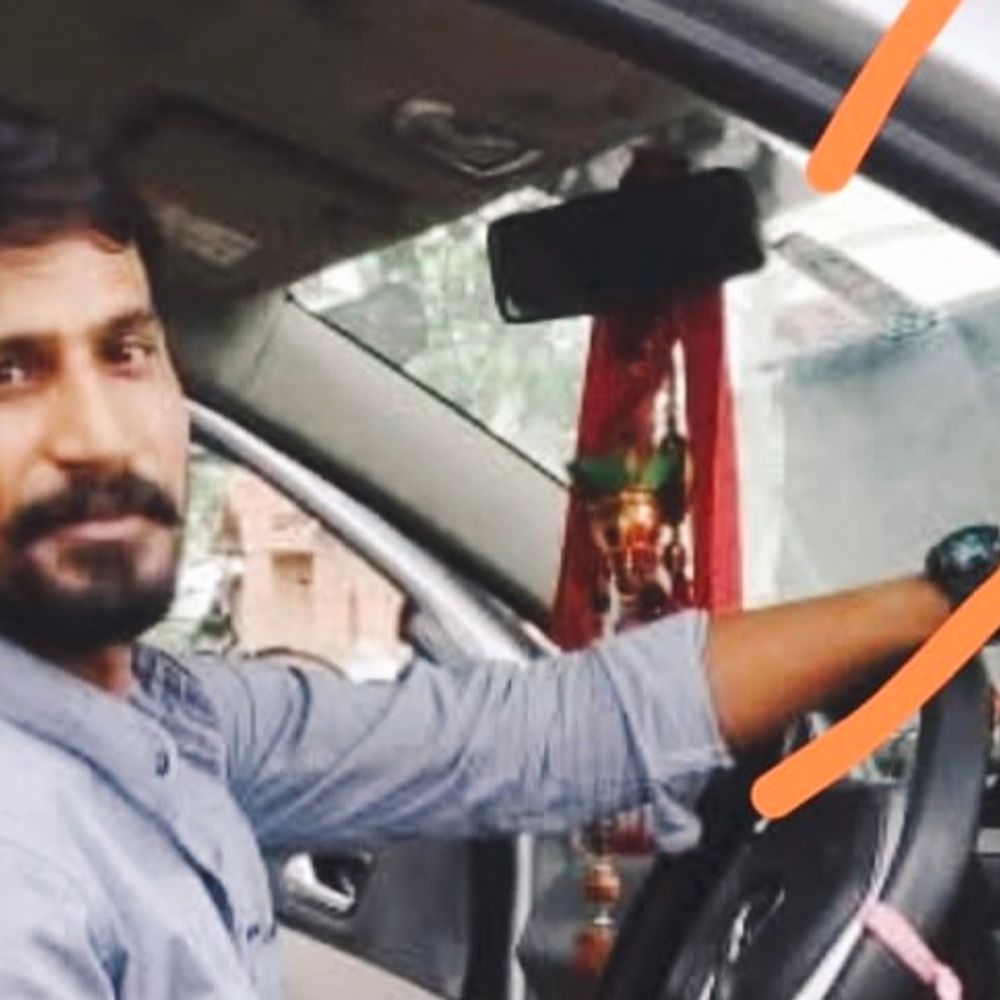 हजारीबाग में रोड एक्सीडेंट, शेखपुरा के ड्राइवर की मौत:बस और कार में भिड़ंत से हादसा, 6 युवक गंभीर रूप से घायल