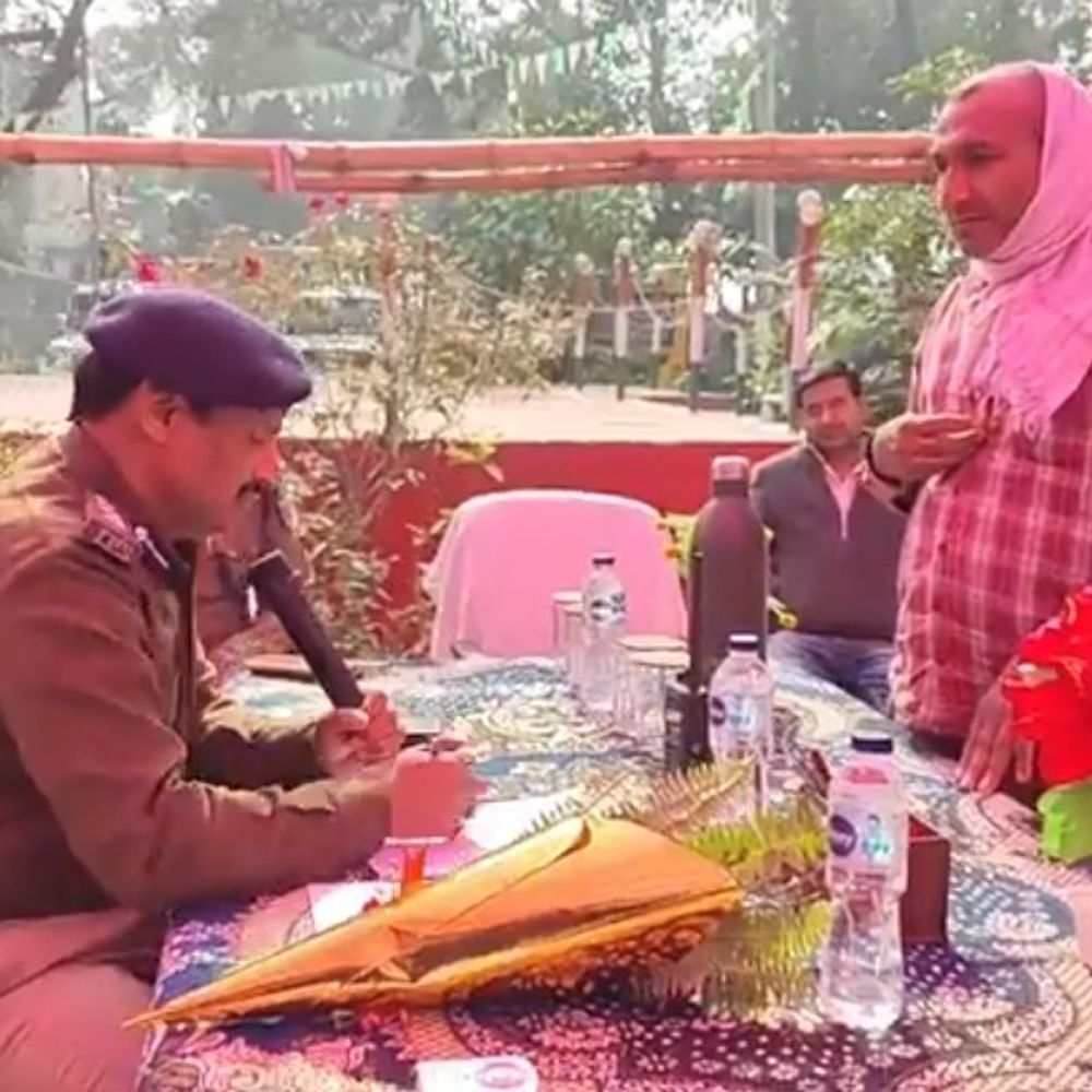 श्यामपुर भटहा थाना में SP का जनता दरबार:मौके पर सुनीं लोगों की समस्याएं, कई का हुआ समाधान