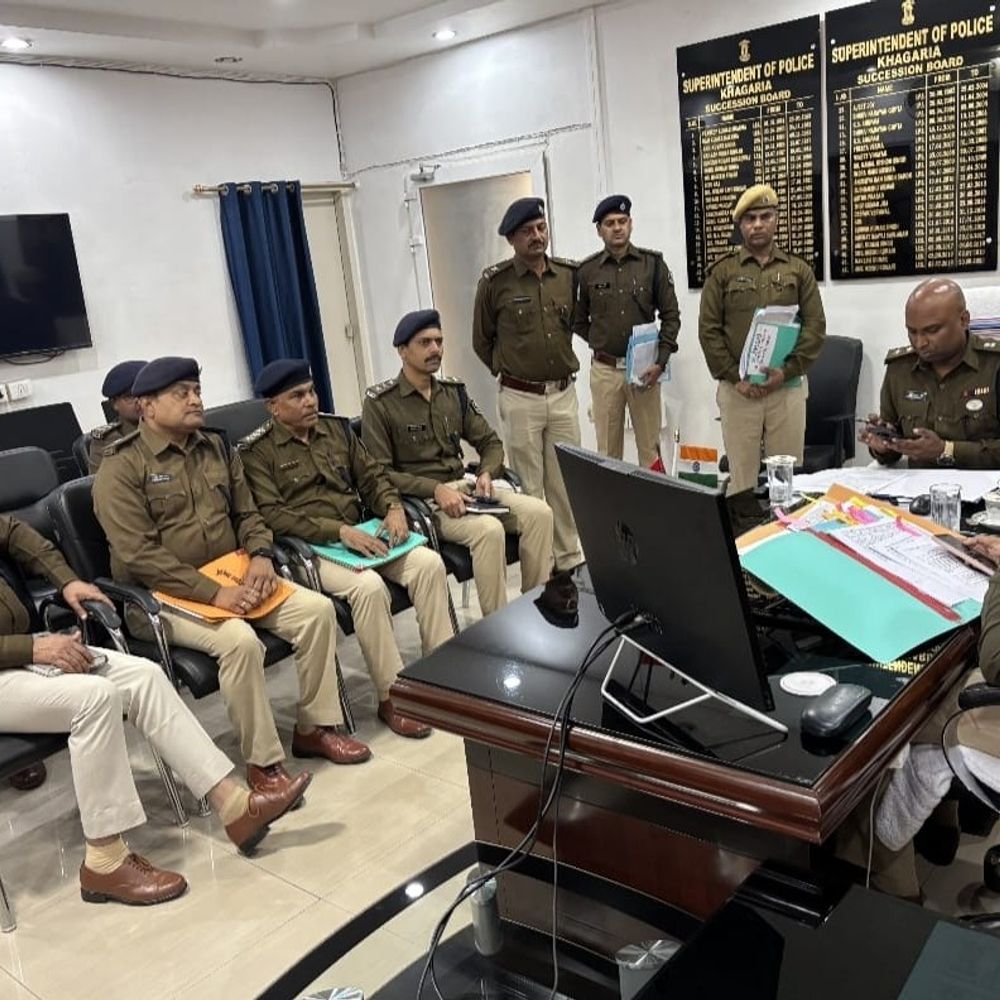 DIG ने खगड़िया में पुलिस कार्यालयों का किया निरीक्षण:कोर्ट अभियोजन शाखा-गोगरी थाना का लिया जायजा, बोले-अच्छा कार्य करने पर किया जाएगा पुरस्कृत