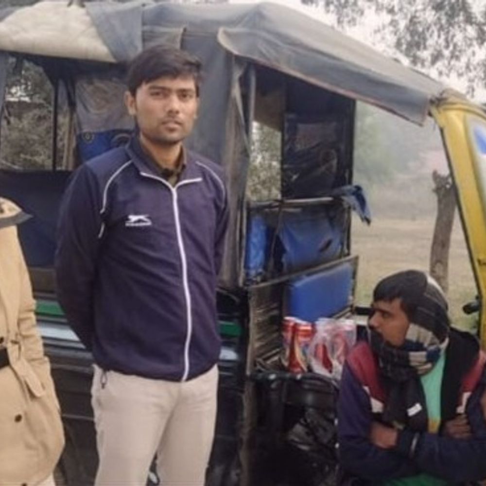 नवादा पुलिस ने शराब से भरा टेंपो पकड़ा:गुप्त तहखानों में छिपाकर लाई जा रही थी 34 लीटर बीयर