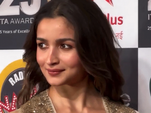 इंडियन टेलीविजन अकादमी अवॉर्ड्स 2025:आलिया भट्ट, सोनाली बेंद्रे का दिखा ग्लैमरस अंदाज, टीवी जगत से कई नामी चेहरों ने की शिरकत