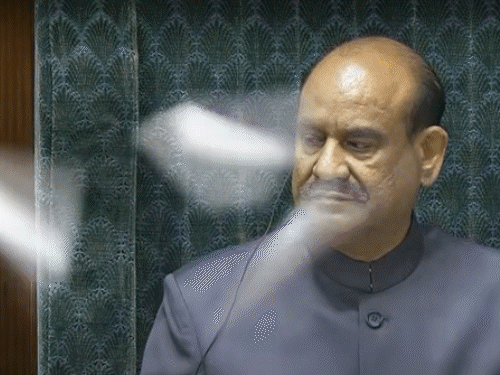 हंगामे के बीच VB–G RAM G बिल संसद से पास:विपक्ष ने कागज फाड़े; शिवराज बोले- चुनावी फायदे के लिए जोड़ा था गांधी का नाम