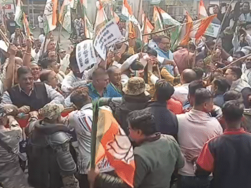 कांग्रेस का केंद्र सरकार और ईडी के खिलाफ प्रदर्शन:  भाजपा और कांग्रेस कार्यकर्ता हुए आमने-सामने, कुछ देर के लिए बनी रही तनाव की स्थिति – Jamshedpur (East Singhbhum) News