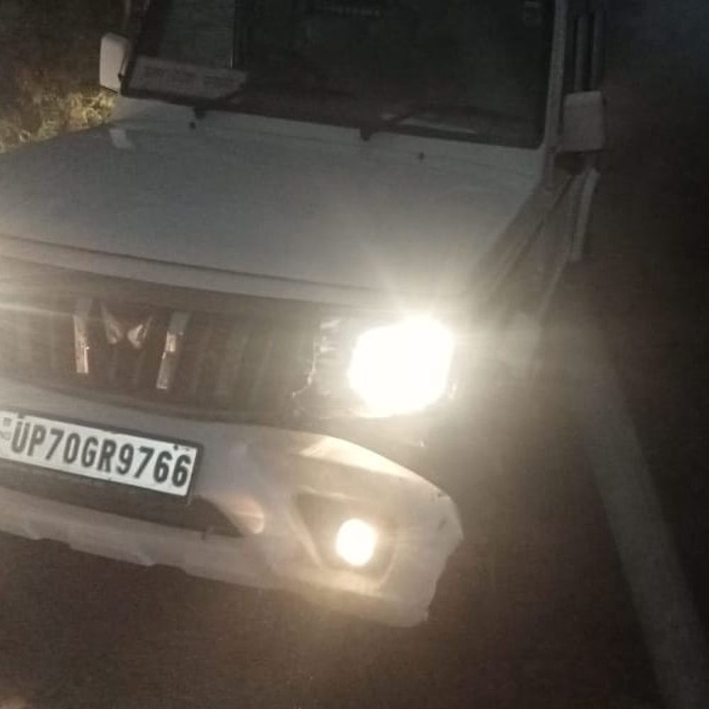 खनन माफिया ने अधिकारी की गाड़ी को मारी टक्कर:औचक निरीक्षण के लिए निकले थे जिला खनन अधिकारी, गाड़ी पलटाने की कोशिश