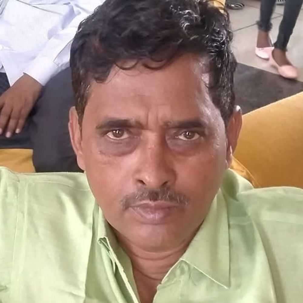 संभल में ट्रक के अंदर चालक का शव मिला:पत्नी के फोन न उठाने पर पता चला, पेट्रोल पंप पर ट्रक खड़ा था, चाय-नाश्ता करके सोया था