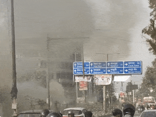 देहरादून में 40 छात्रों से भरी बस में आग:धुआं निकलता देख लगाए ब्रेक, तमिलनाडु से घूमने आए