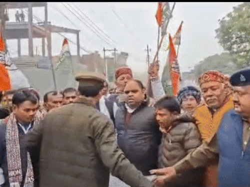 केंद्र सरकार के विरोध में कांग्रेस ने जोरदार प्रदर्शन किया:“ईडी-सीबीआई का दुरुपयोग बंद करो”, “तानाशाही नहीं चलेगी” और “लोकतंत्र बचाओ” जैसे नारे लगाए