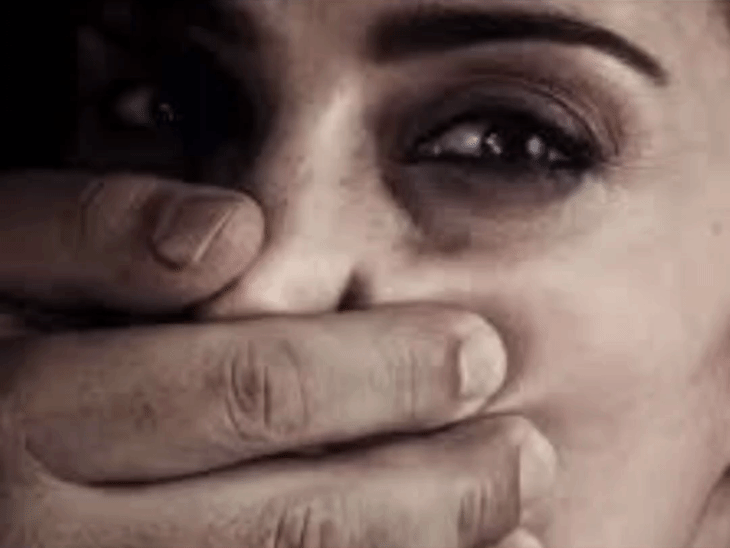 नहाते समय बैड टच करने लगे 2 देवर:गोरखपुर में महिला बोली- बाथरूम में मुंह दबाकर अश्लील हरकत की, लड़कर भागी...