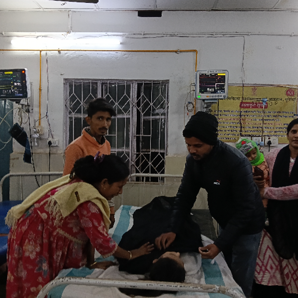 जदयू नेता की रिश्तेदार ने फांसी लगाकर की आत्महत्या:पूर्णिया के कमरे में दुपट्टे के सहारे झूली, पुलिस के पहुंचने से पहले परिजन शव लेकर फरार