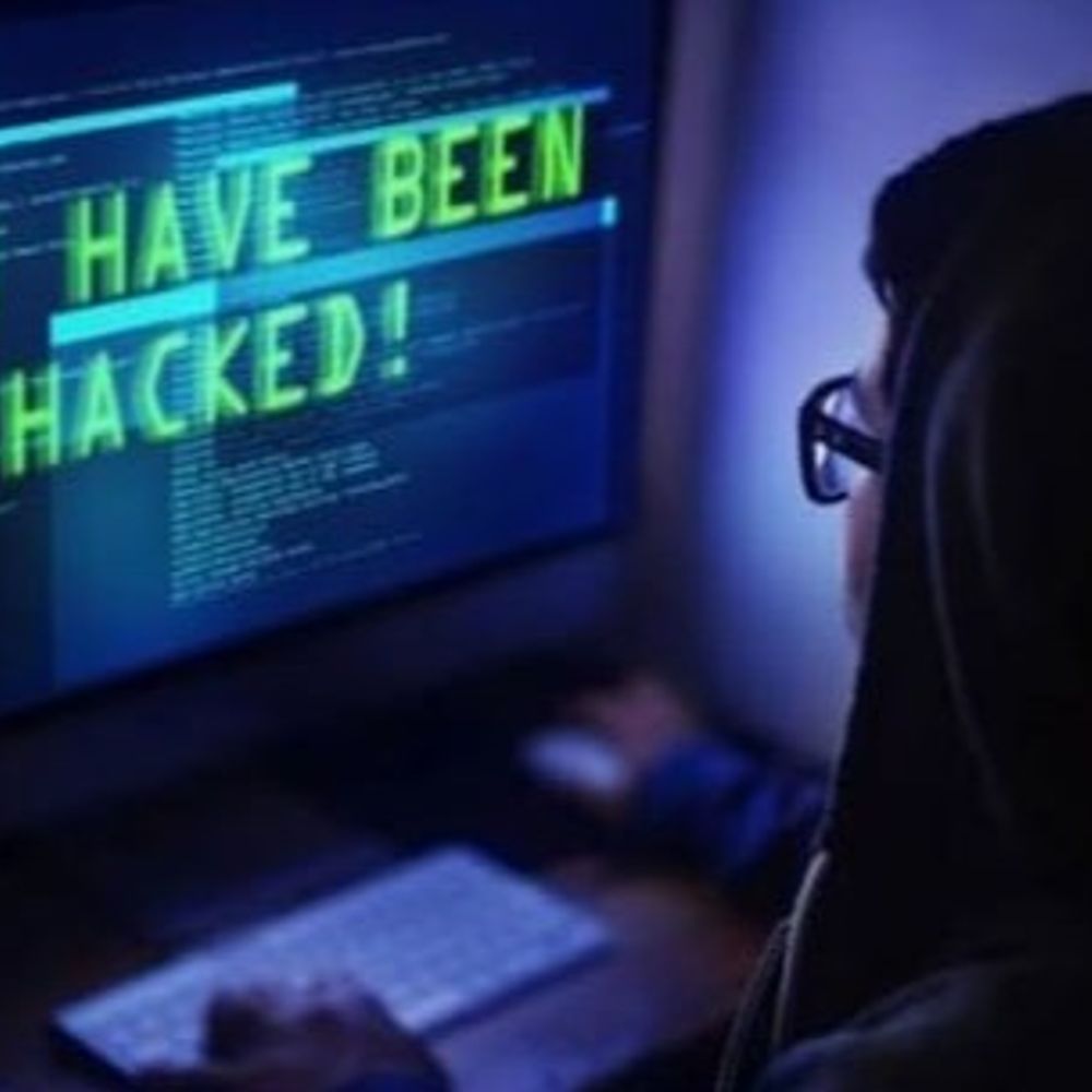 आजमगढ़ में चार लाख 90 हजार की साइबर ठगी:अंजान व्हाट्सएप लिंक भेज कर की गई ठगी दर्ज हुआ मुकदमा जांच में जुटी पुलिस