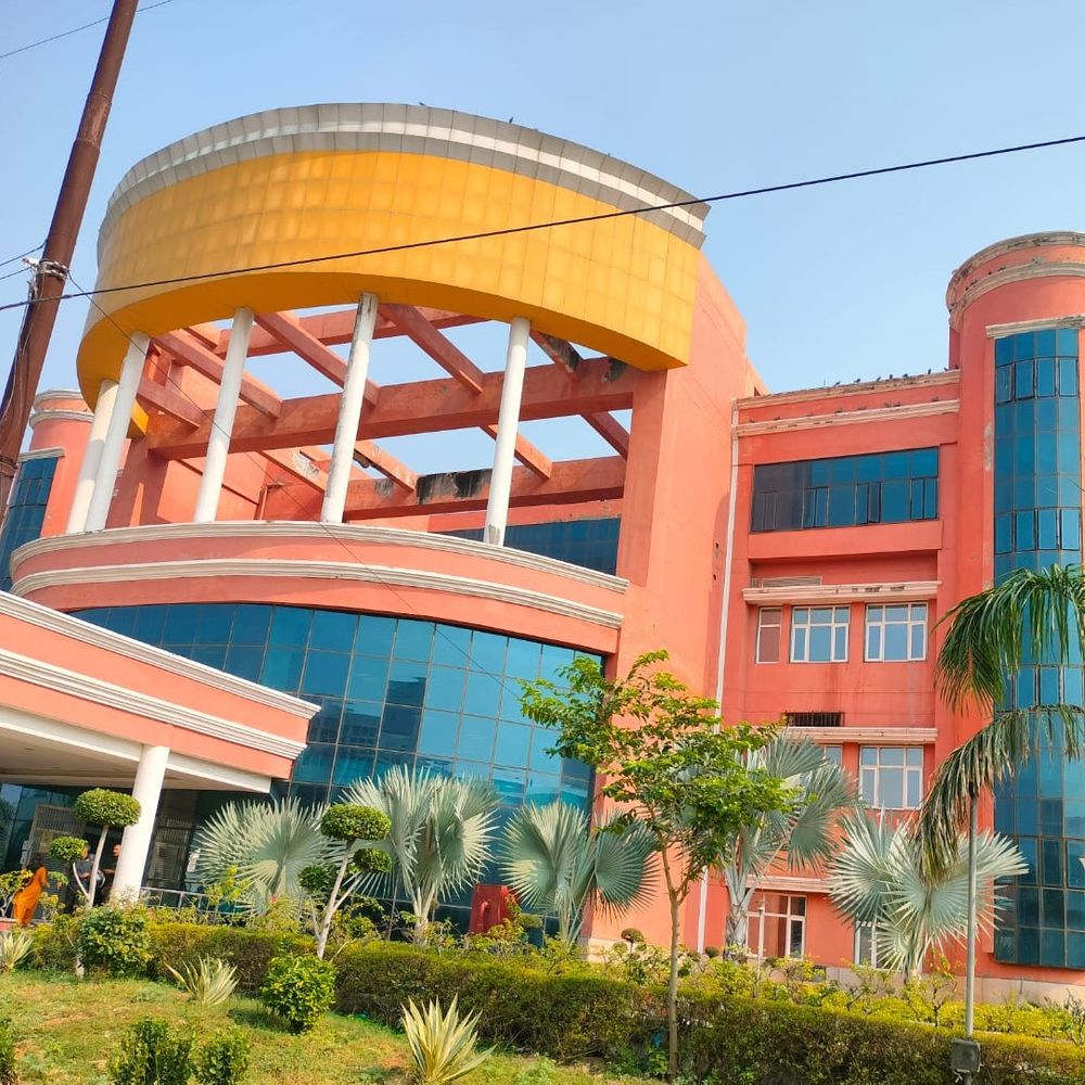 मेडिकल अस्पताल में मुकबघिर महिला मरीज को स्टाफ ने पीटा:मेरठ LLRM के प्राचार्य ने तीनों की सेवा की समाप्त