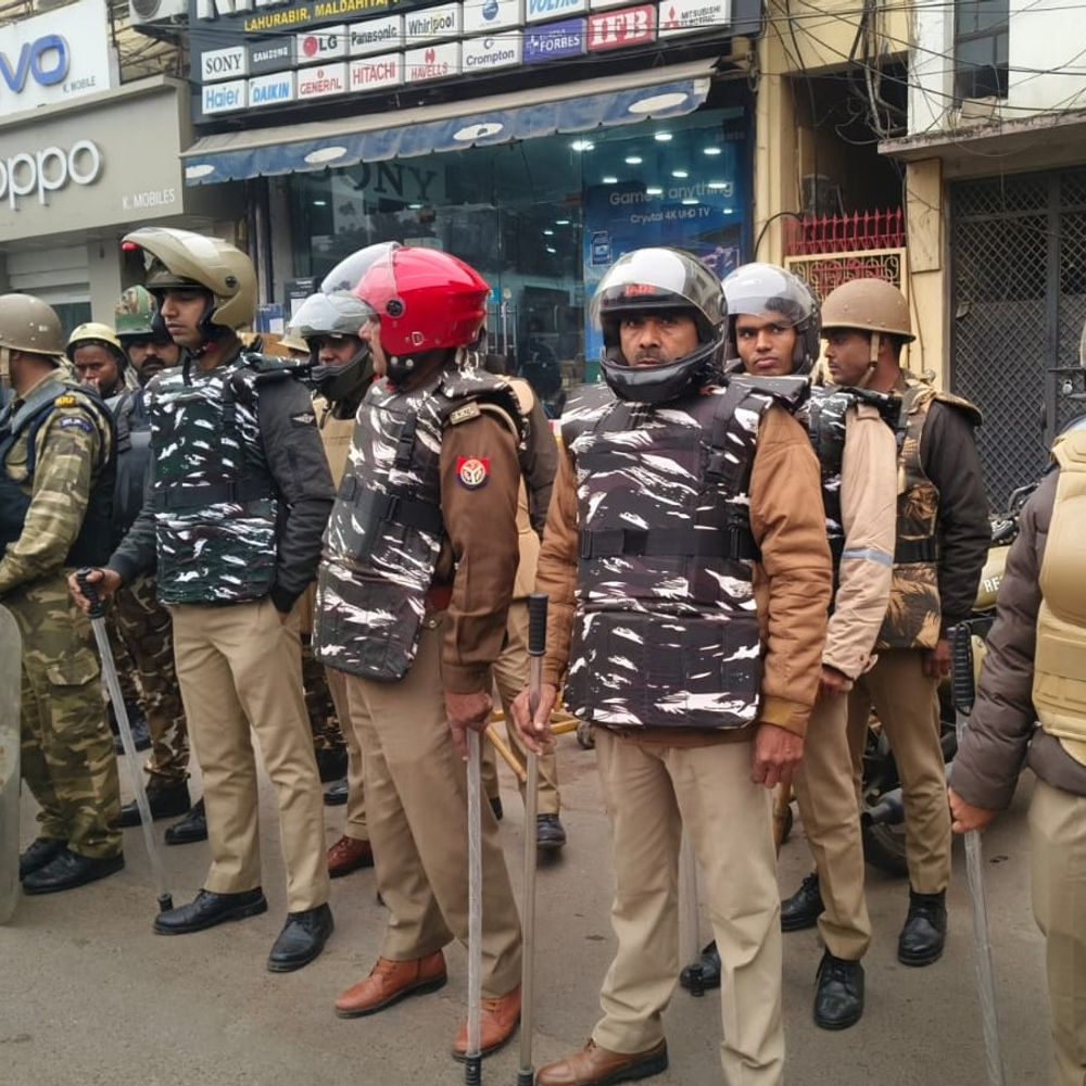 वाराणसी में प्रदर्शन के दौरान कांग्रेस नेता अरेस्ट:पुलिस को चकमा देकर पटेल की प्रतिमा पर माल्यार्पण किया, सरकार के खिलाफ नारेबाजी