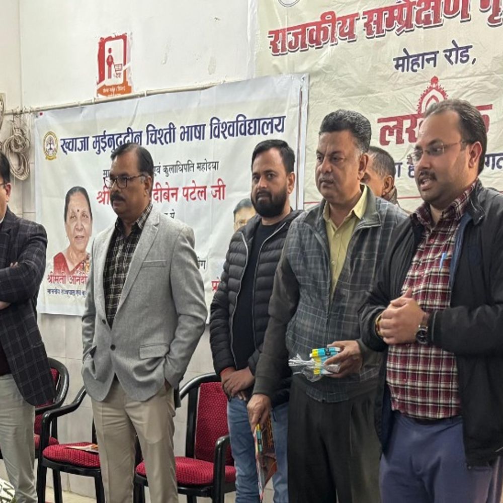 लखनऊ के बाल सुधार गृह पहुंचे भाषा विश्वविद्यालय के कुलपति:बच्चों का मनोबल बढ़ाया, कैरियर को लेकर टिप्स भी दी