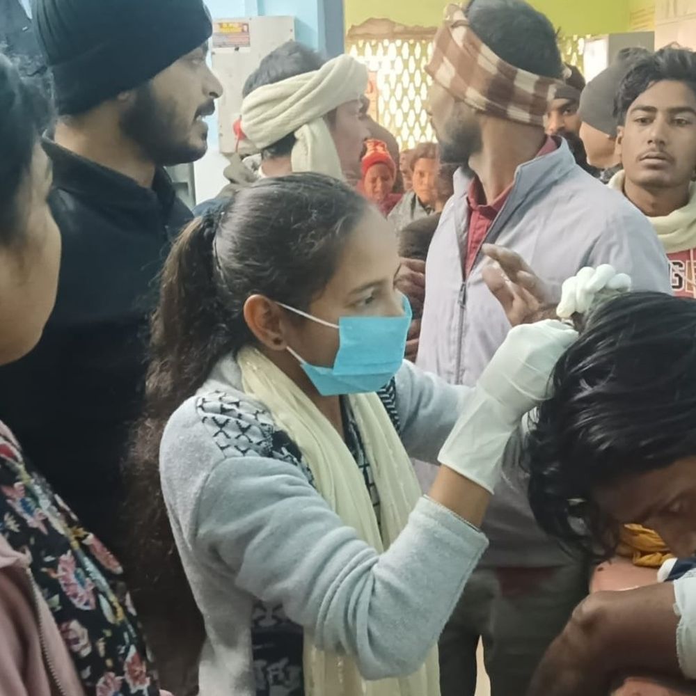 नालंदा में परीक्षा से लौट रहे छात्रों पर जानलेवा हमला:हिलसा के बिहारी रोड पर बदमाशों ने की फायरिंग, दो को लगी गोली; एक की बेरहमी से पिटाई