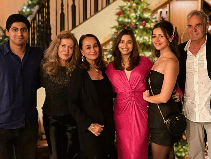 आलिया भट्ट के घर पर प्री क्रिसमस पार्टी:मां सोनी और बहन शाहीन के साथ जश्न मनाती दिखीं एक्ट्रेस