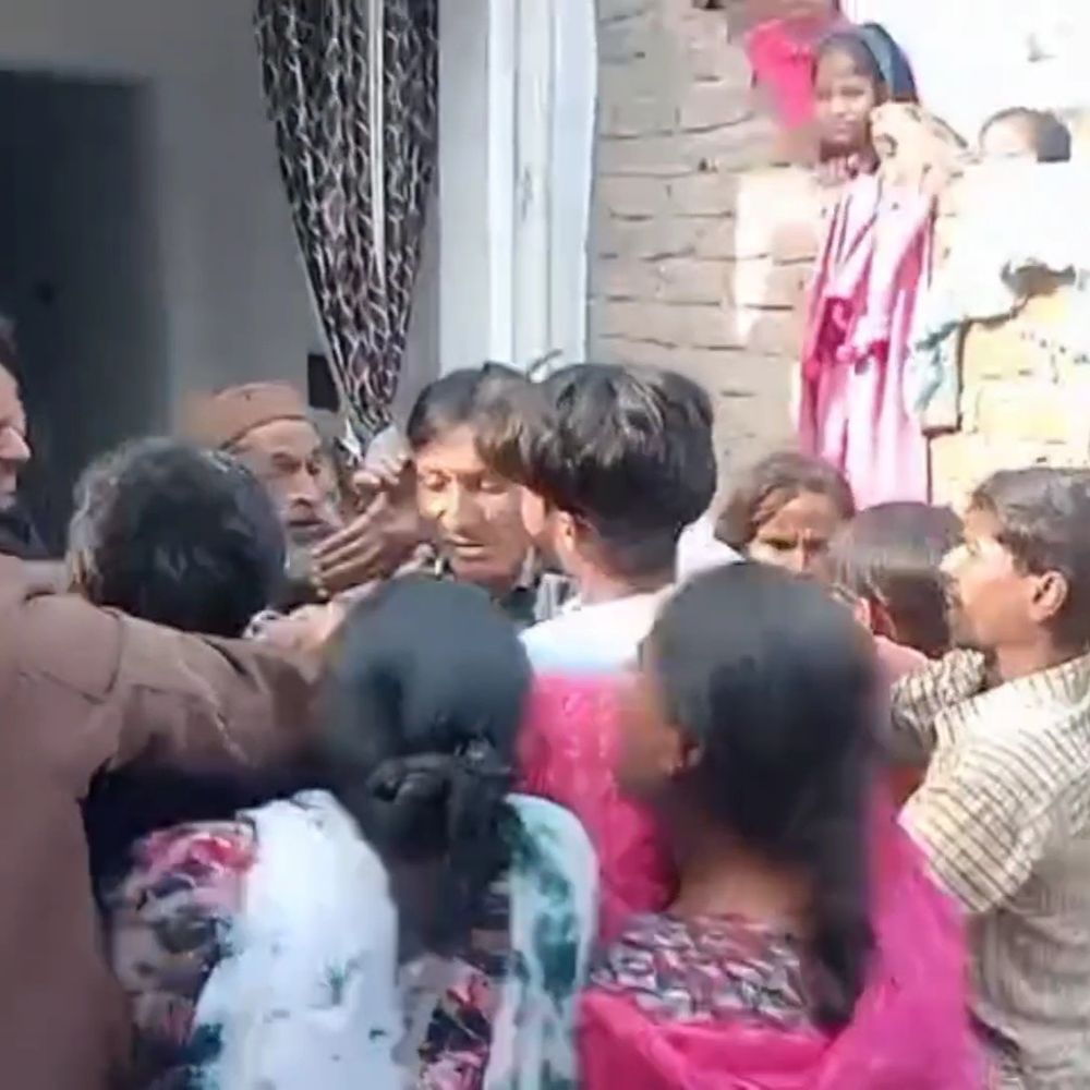 पीलीभीत में युवक के घर में घुसकर की पिटाई:वेतन को लेकर हुआ था विवाद, जान से मारने की धमकी देकर फरार; FIR दर्ज