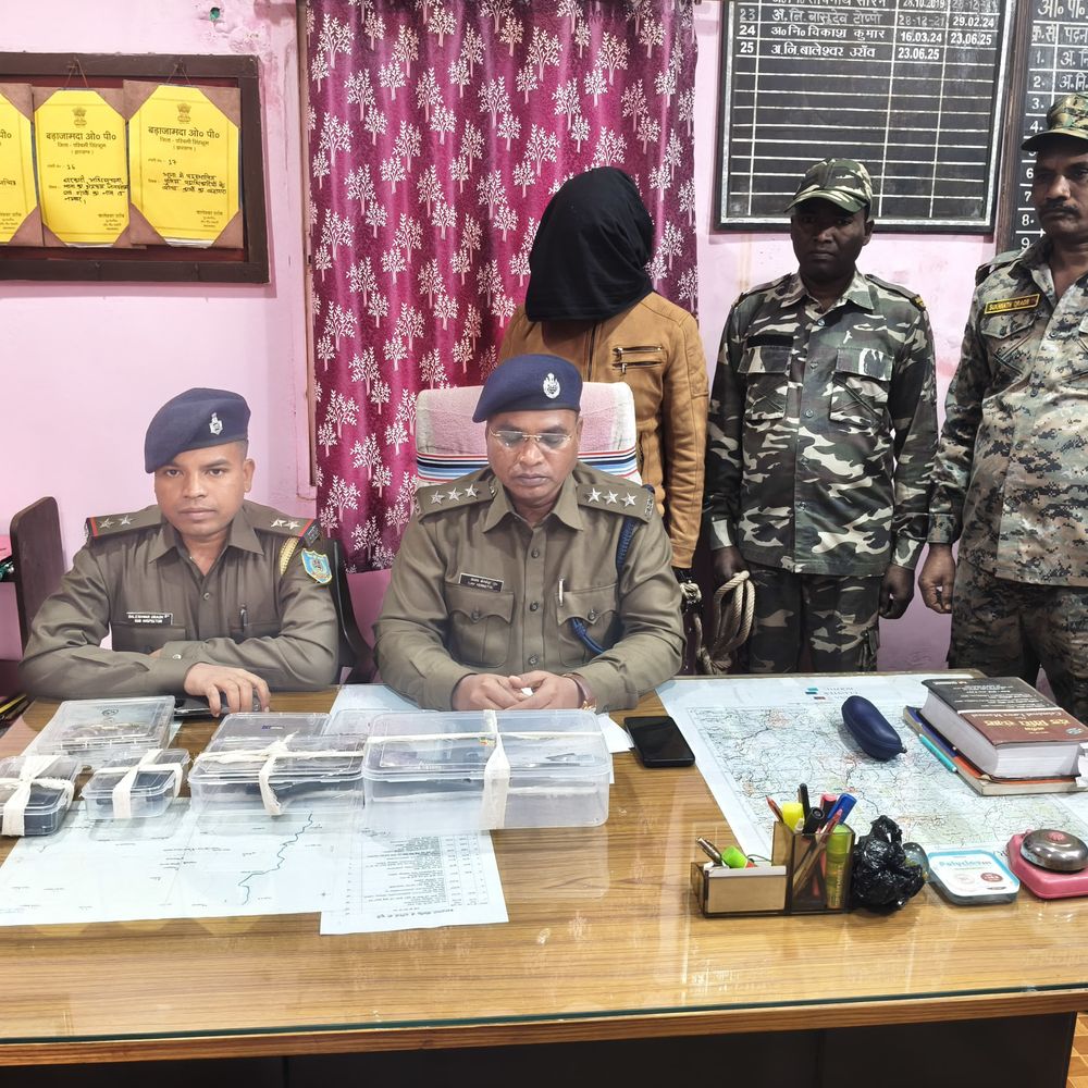 डकैती कांड में हथियार सप्लायर गिरफ्तार:  पश्चिमी सिंहभूम में फरार आरोपी को देने आया था देशी कट्टा और 60 जिंदा कारतूस – Chaibasa (West Singhbhum) News