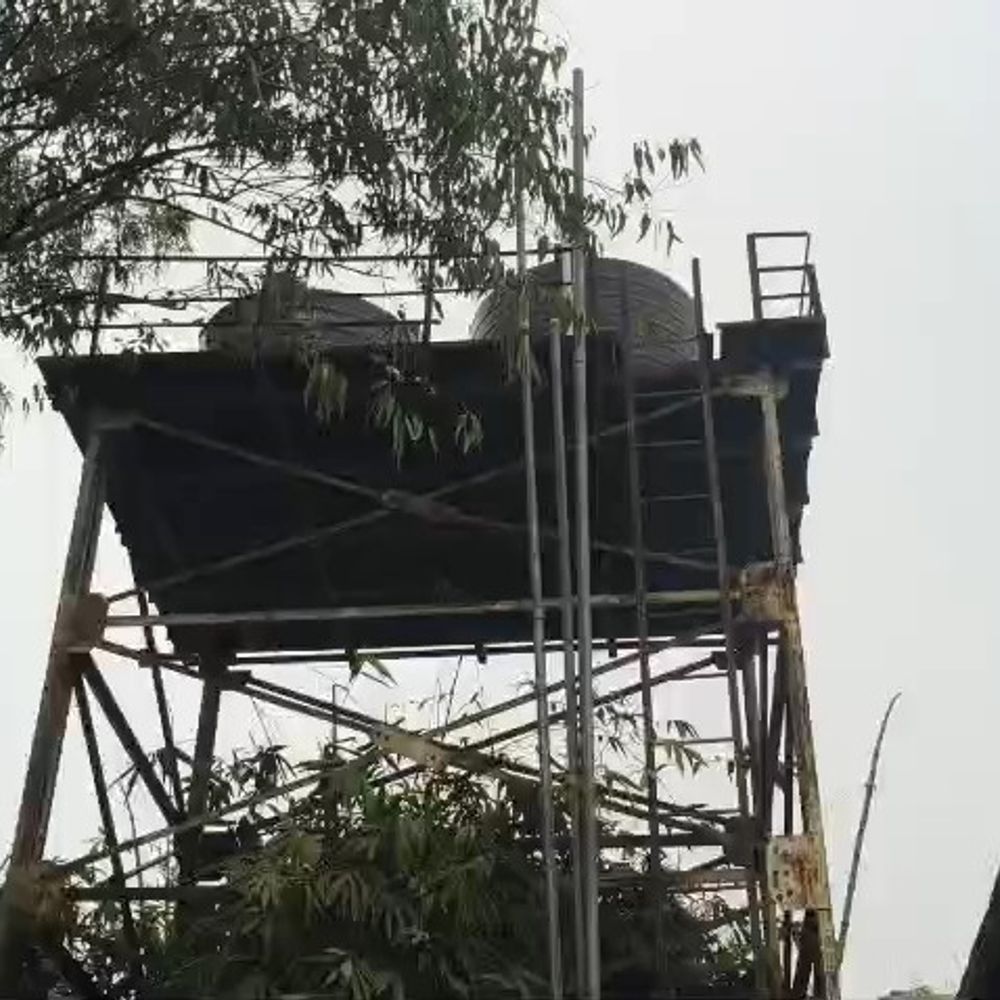 सरेवा में नल जल योजना 9 माह से बंद:नाली के रास्ते बिछाई गई पाइपलाइन, शुद्ध पानी को तरस रहे ग्रामीण