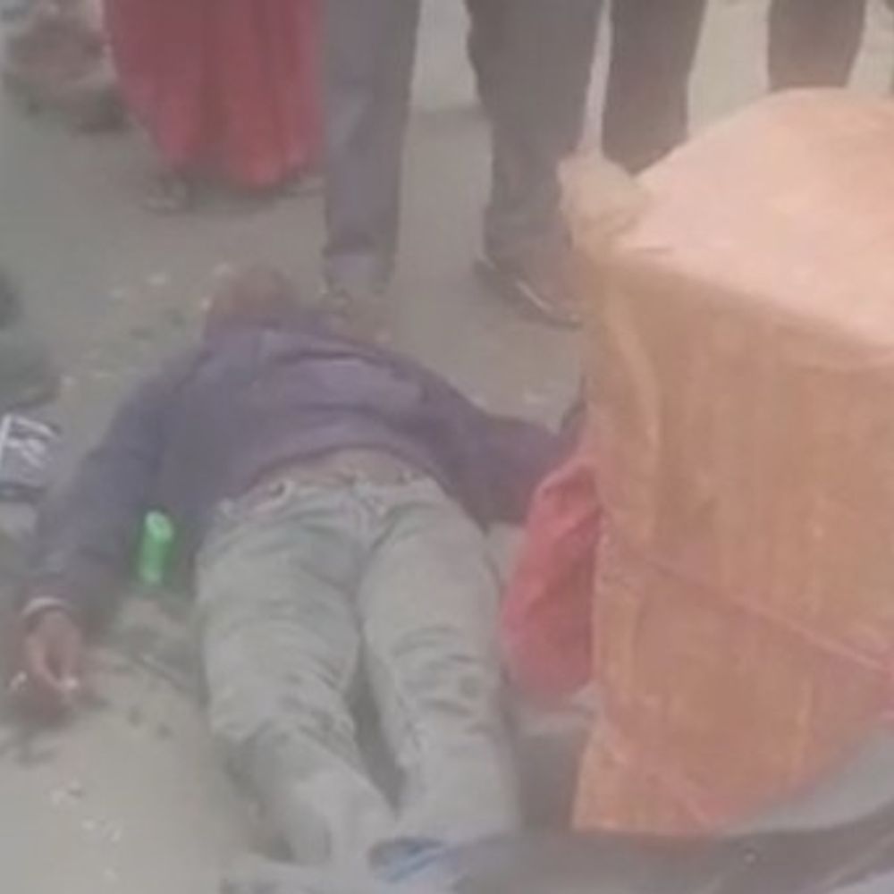 खगड़िया में बाइक अनियंत्रित होकर गिरी:मछली विक्रेता गंभीर रूप से घायल, राहगीरों ने अस्पताल पहुंचाया