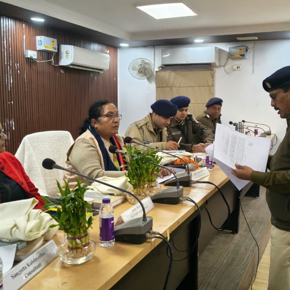 नवादा में राष्ट्रीय महिला आयोग की सुनवाई:आपके द्वार कार्यक्रम में 23 मामले दर्ज, 6 को मौके पर निपटाया