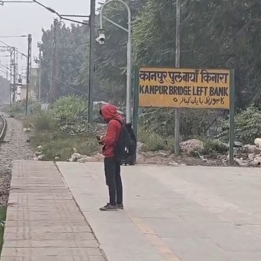 उन्नाव में रेल पटरी पर स्लीपर मिलने बाद भी लापरवाही:तेजस एक्सप्रेस 27 मिनट रुकी थी, RPF ने जॉइंट रिपोर्ट भेजी