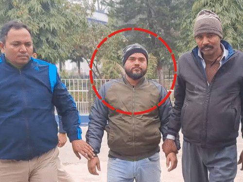 मुजफ्फरपुर के मोतिपुर अंचल का नाजिर रिश्वत लेते गिरफ्तार:लैंड पजेशन सर्टिफिकेट बनाने के लिए 8 हजार ले रहा था, निगरानी ने पकड़ा