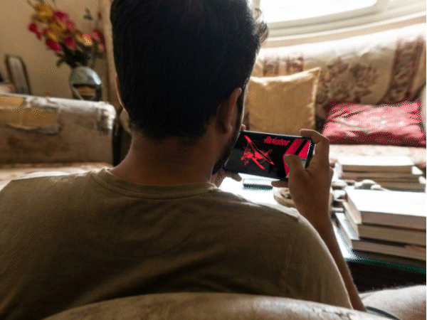 ऑनलाइन गेम एवीएटर में 30 लाख हारा ठेकेदार, दी जान:भोपाल में घर में लगाई फांसी, सुसाइड नोट में लिखा- लोगों से उधार लेकर खेला था