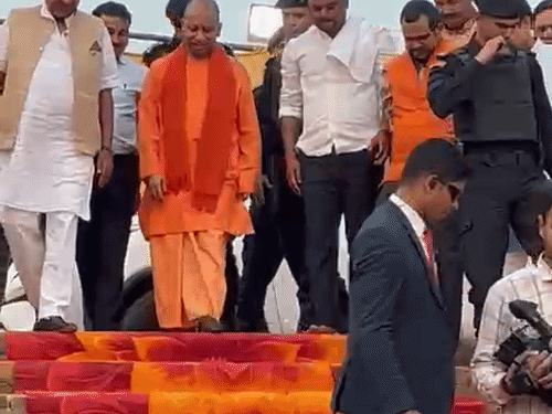 आज गोरखपुर पहुंचेंगे सीएम; SIR की करेंगे समीक्षा:विरासत गलियारे का जायजा लेंगे; होगा गोरखनाथ ओवरब्रिज का लोकार्पण