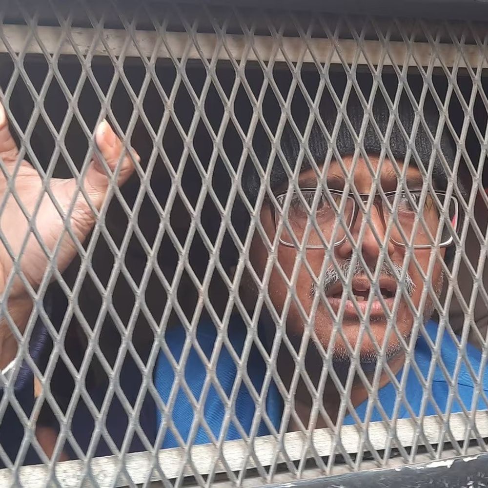 वाराणसी जेल की तन्हाई-बैरक में रातभर नहीं सोए अमिताभ ठाकुर:देवरिया से बी-वारंट पर लाए गए EX. IPS, स्पेशल CJM कोर्ट में पेशी आज