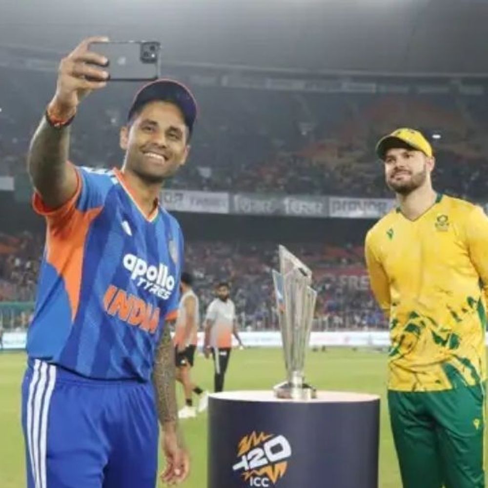 IND-SA 5वां टी-20; भारत की ओपनिंग जोड़ी में बदलाव:अभिषेक-सैमसन ने 4 ओवर में 41 रन बनाए; संजू ने बार्टमैन के ओवर में 3 चौके मारे