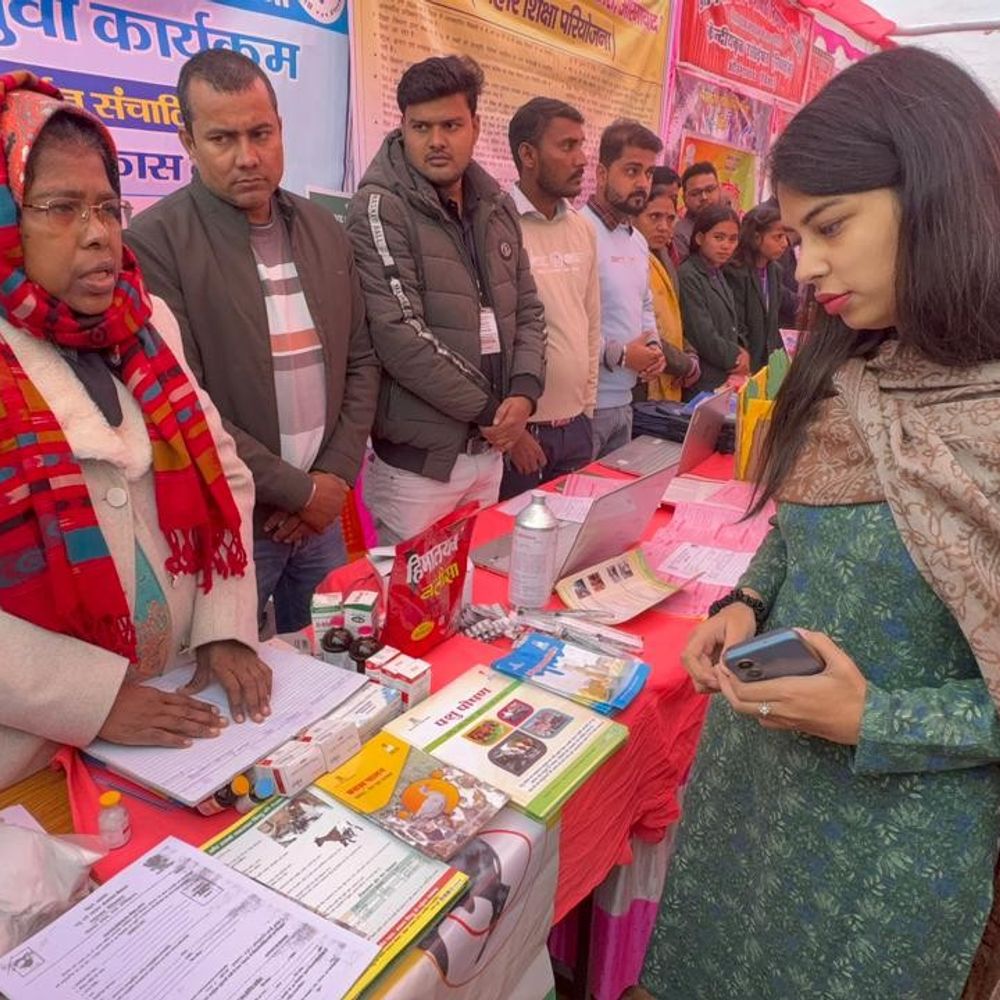 औरंगाबाद में 'प्रशासन गांव की ओर अभियान' का शुभारंभ:रिसियप में 17 विभागों के 25 स्टॉल लगाए, कई मामलों का किया गया ऑन स्पॉट निष्पादन