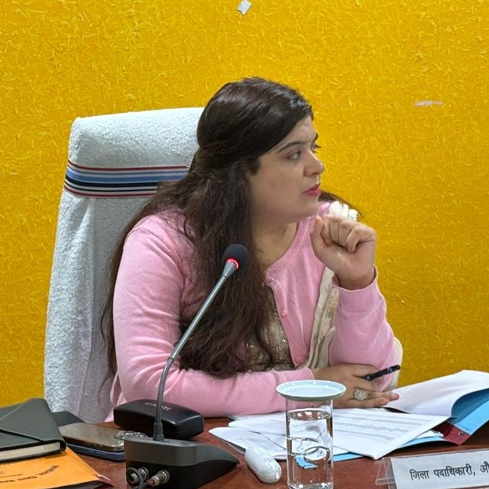 औरंगाबाद में ठंड के कारण स्कूलों का समय बदला:सुबह 10 बजे से शुरू होंगी क्लासेज, डीएम बोले- गर्म कपड़े पहनाकर ही बच्चों को स्कूल भेजें