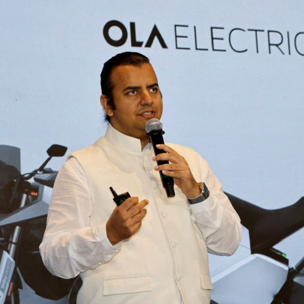 भाविश अग्रवाल ने ओला इलेक्ट्रिक के ₹324 करोड़ शेयर बेचे:लगातार तीन दिन में अपनी 2.2% हिस्सेदारी बेची; कंपनी का 260 करोड़ का लोन चुकाया