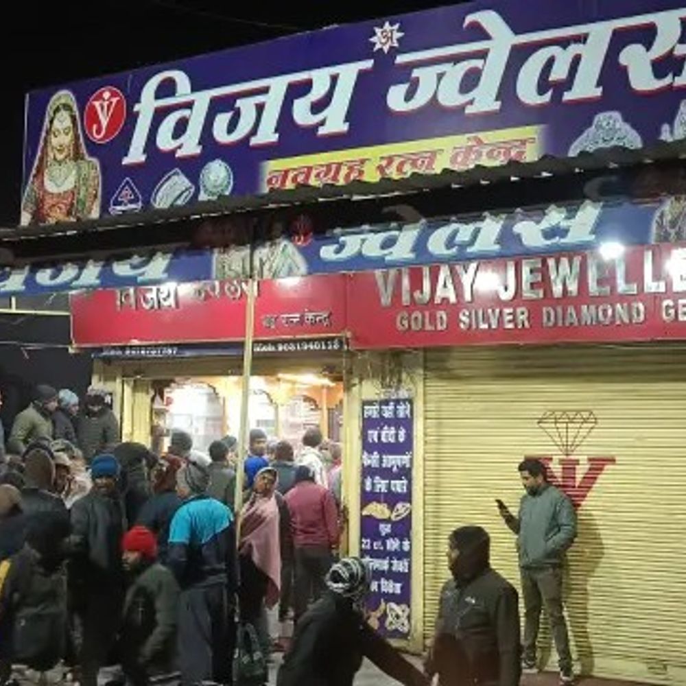 रामगढ़ में ज्वेलरी दुकान में 25 लाख की डकैती:  नकाबपोश लुटेरों ने की वारदात, दुकान में लगे सीसीटीवी कैमरे का तार भी काटा – Ramgarh (Jharkhand) News