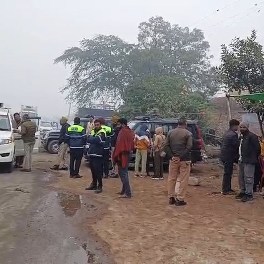 मथुरा में रोड एक्सीडेंट में युवक की मौत:दिल्ली-आगरा हाईवे पर हुआ हादसा, शव की नहीं हो सकी पहचान