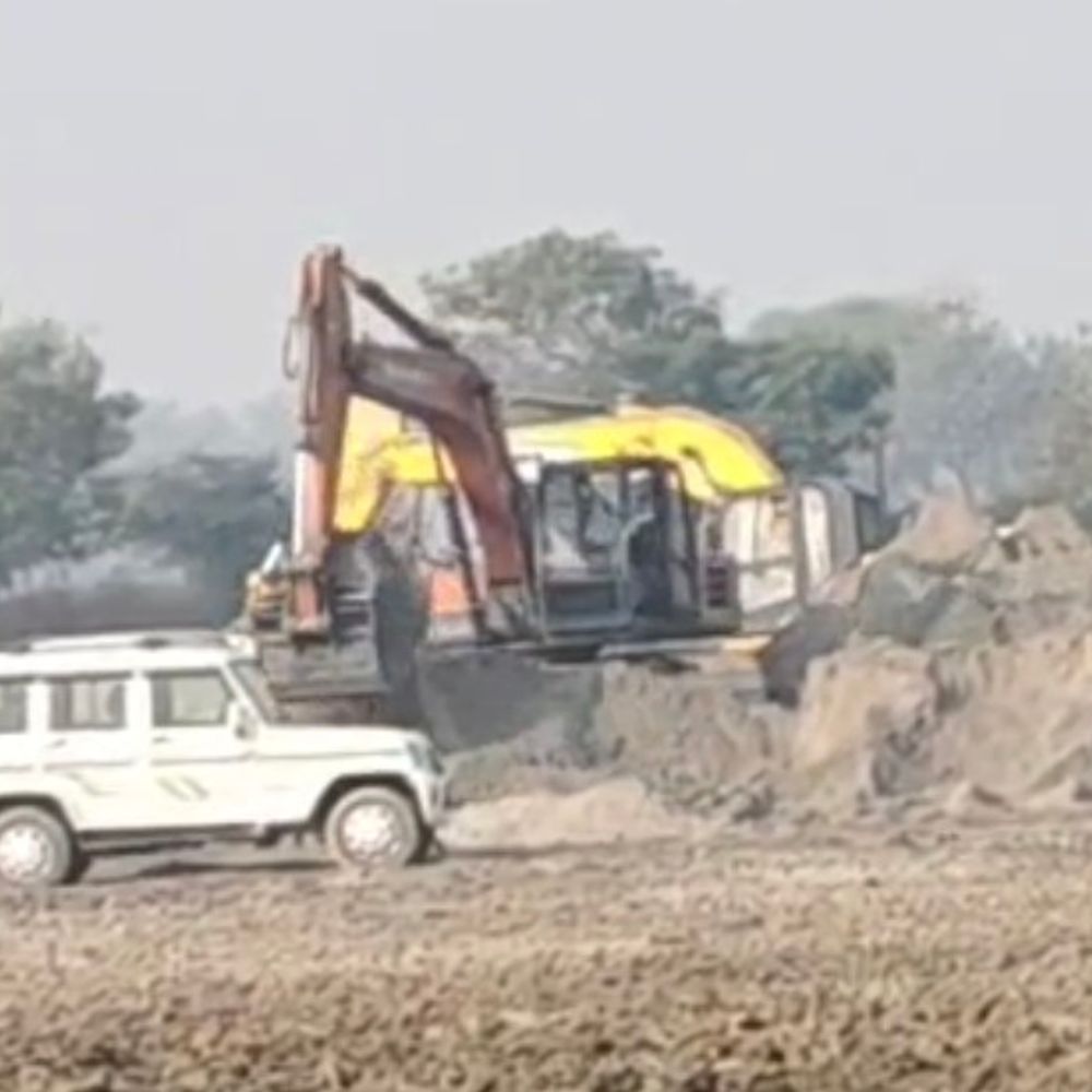 संभल के सरकारी फार्मासिस्ट की पत्नी पर 25.40 लाख जुर्माना:पूर्व मंत्री की शिकायत पर जांच, 3 गुना बालू खनन के आरोप में कार्रवाई