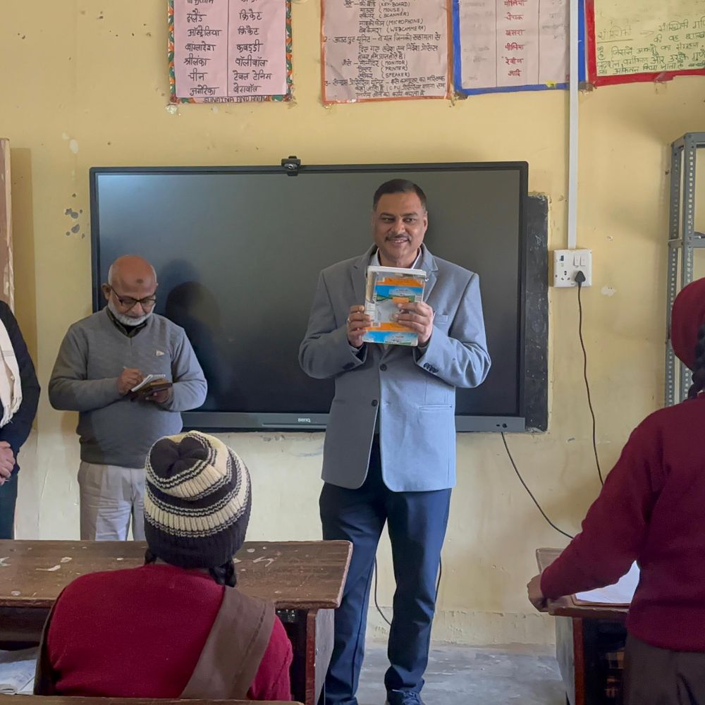 जिलाधिकारी ने कस्तूरबा गांधी विद्यालय का किया निरीक्षण:छात्राओं से संवाद किया, शिक्षण गुणवत्ता पर दिया जोर