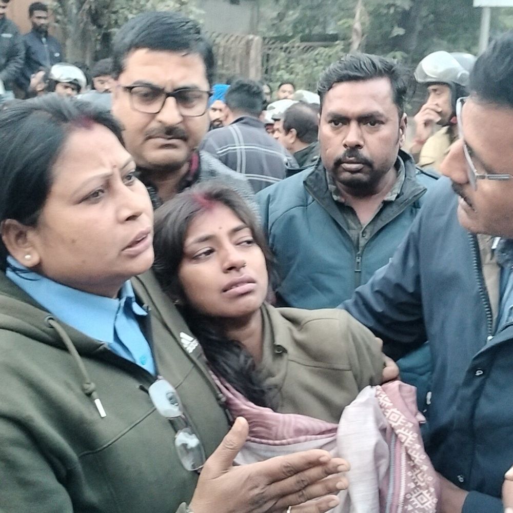 ट्रैफिक जवान पर स्कूटी को धक्का देने का आरोप:  स्कूटी अनियंत्रित होकर गिरी, महिला को आईं गंभीर चोटें; हंगामा – Jamshedpur (East Singhbhum) News