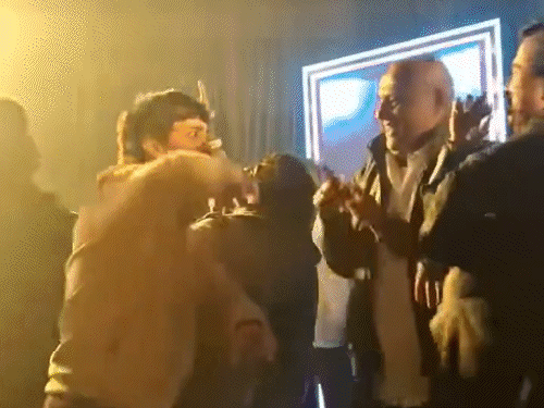 2 साल बाद T-20 वर्ल्डकप में ईशान किशन की वापसी:फिल्म धुरंधर के 'रहमान डकैत' की स्टाइल में डांस वायरल; लगावेलू जब लिपिस्टिक गाने पर झूमे